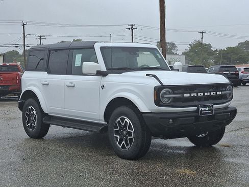 New 2025 Ford Bronco Outer Banks image 2