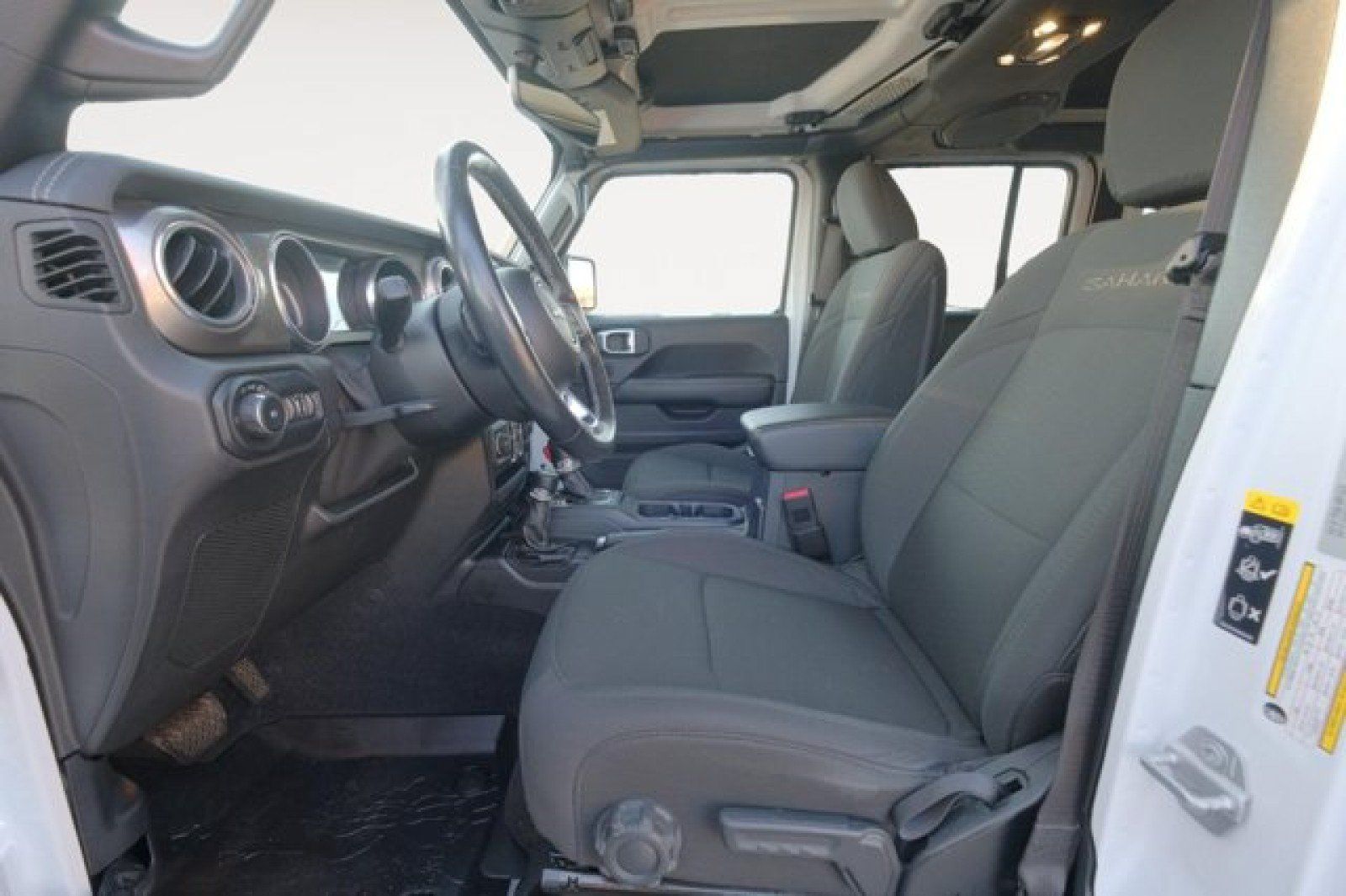Used 2020 Jeep Wrangler Unlimited Sahara AWD/4WD image 12