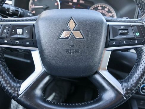 Used 2022 Mitsubishi Outlander SE image 29