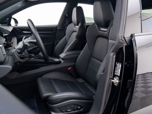 Certified 2025 Porsche Macan 4 Electric AWD/4WD image 5