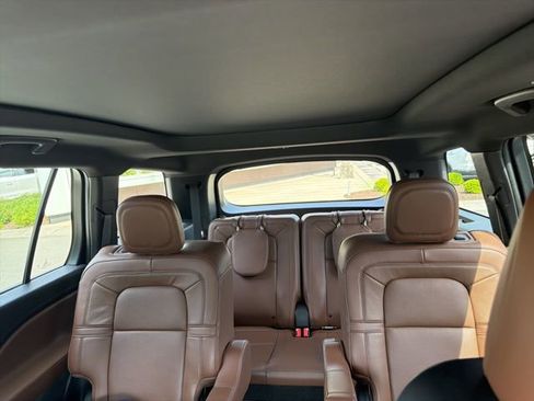 Used 2023 Lincoln Aviator Reserve w/ Equipment Group 201A image 12