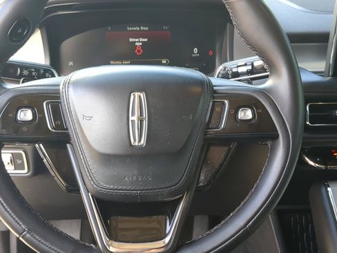 Used 2022 Lincoln Aviator AWD w/ Premium Package image 12