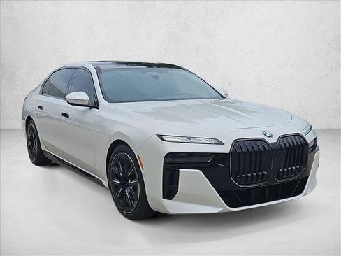 Used 2025 BMW 760i xDrive w/ Executive Package AWD/4WD image 3