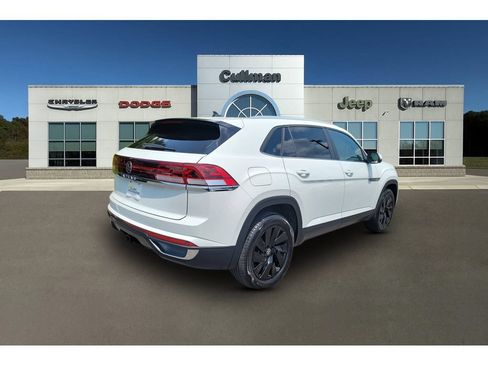 Used 2024 Volkswagen Atlas Cross Sport SE FWD image 3