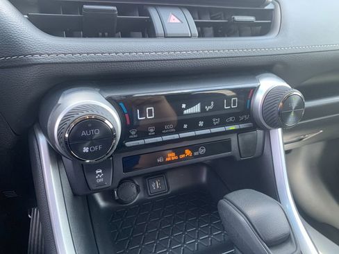 Used 2025 Toyota RAV4 XLE AWD/4WD image 23