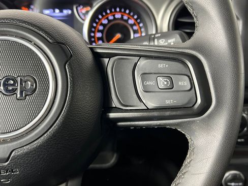 Used 2023 Jeep Gladiator Sport image 8