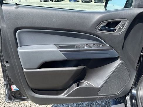 Used 2022 Chevrolet Colorado Z71 w/ Z71 Midnight Edition AWD/4WD image 19