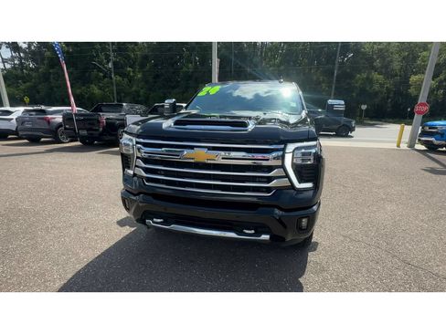 Used 2024 Chevrolet Silverado 2500 High Country w/ High Country Premium Package AWD/4WD image 7