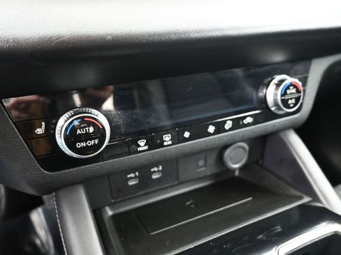 Used 2025 Mitsubishi Outlander SE image 19