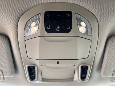 Used 2024 Chrysler Pacifica Limited FWD image 31