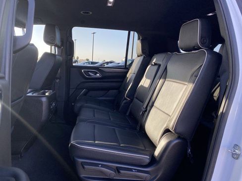 Used 2024 Chevrolet Suburban Premier image 24