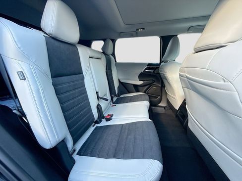New 2026 Mitsubishi Outlander SE FWD image 29