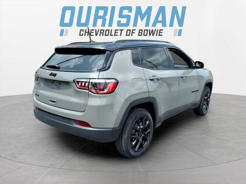 Used 2023 Jeep Compass Latitude AWD/4WD image 3