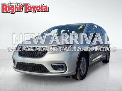 Used 2024 Chrysler Pacifica Touring-L