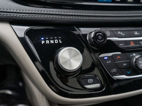 Used 2023 Chrysler Pacifica Limited image 21