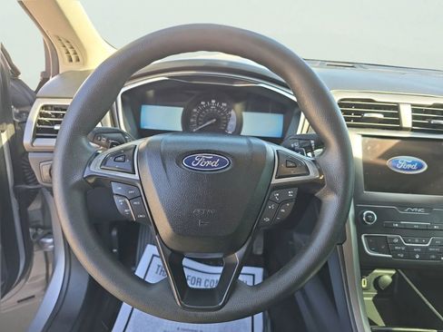 Used 2020 Ford Fusion SE AWD/4WD image 21