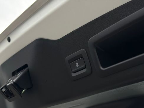 New 2026 MAZDA MAZDA3 Hatchback w/Premium Plus Pkg image 8