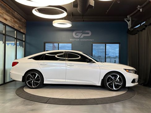 Used 2022 Honda Accord Sport image 2