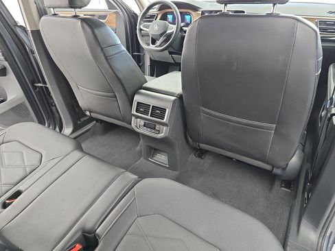 Used 2024 Volkswagen Atlas SE image 11