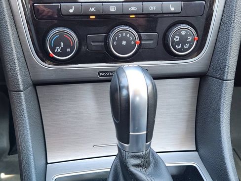Used 2015 Volkswagen Passat TDI SE FWD image 28