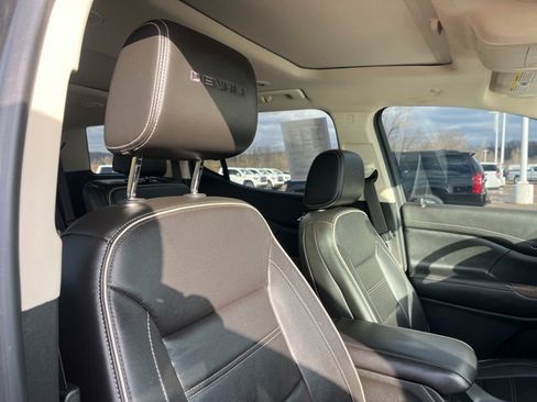 Used 2021 GMC Acadia Denali w/ Denali Ultimate Package image 23