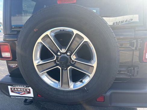 Used 2023 Jeep Wrangler Sahara image 11