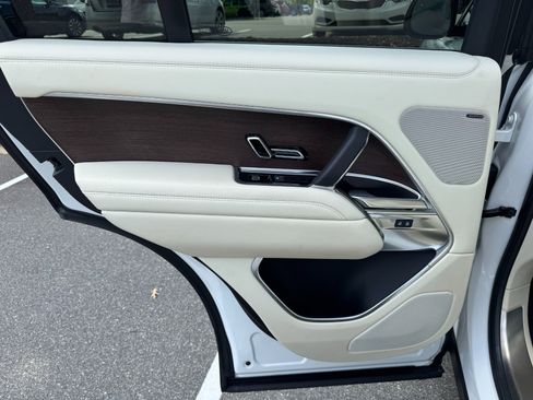 Used 2023 Land Rover Range Rover SE image 43