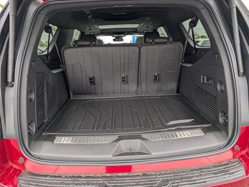 New 2026 Chevrolet Suburban Z71 w/ Comfort Package AWD/4WD image 10