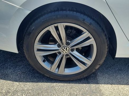 Used 2024 Volkswagen Jetta SE FWD image 10