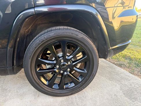 Used 2018 Jeep Grand Cherokee Altitude image 32