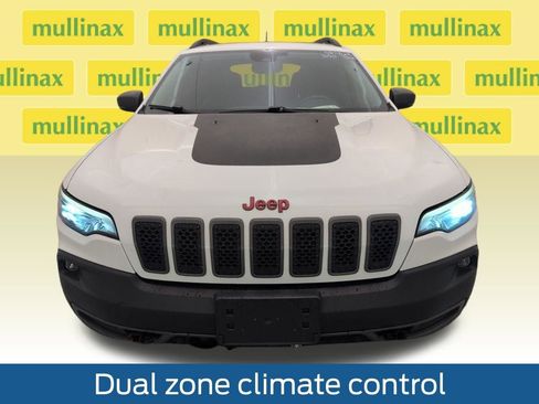 Used 2020 Jeep Cherokee Trailhawk image 15
