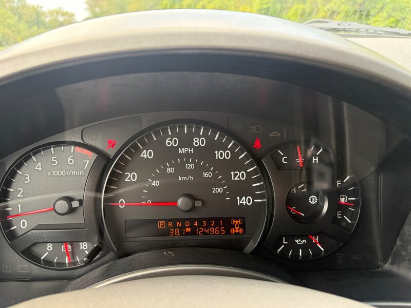 Used 2004 Nissan Armada LE w/ (DVD) Technology Pkg (LE) AWD/4WD image 14