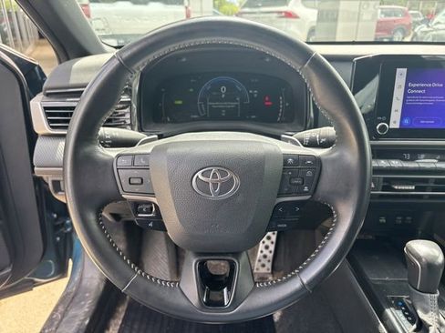 Used 2025 Toyota Camry SE FWD image 14