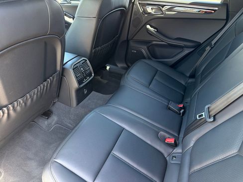 Certified 2026 Porsche Macan image 31