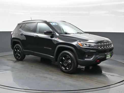 Used 2022 Jeep Compass Trailhawk w/ Sun and Sound Group AWD/4WD image 11