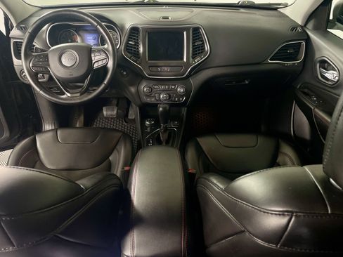 Used 2019 Jeep Cherokee Trailhawk w/ Cold Weather Group image 24