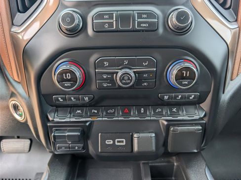 Used 2022 Chevrolet Silverado 1500 High Country w/ Safety Package II AWD/4WD image 17