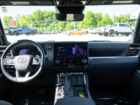 Used 2024 Lexus GX 550 w/ Accessory Package (2T) AWD/4WD image 32