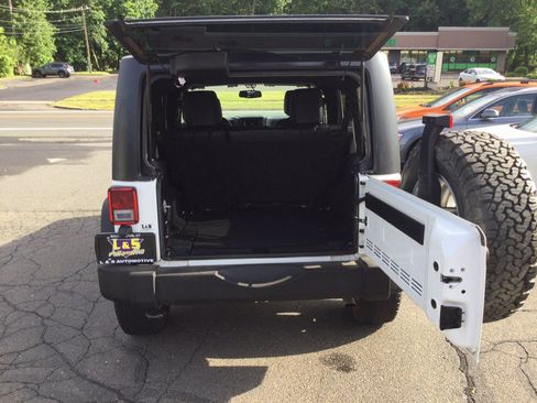 Used 2017 Jeep Wrangler Unlimited Sport w/ Quick Order Package 24S AWD/4WD image 23