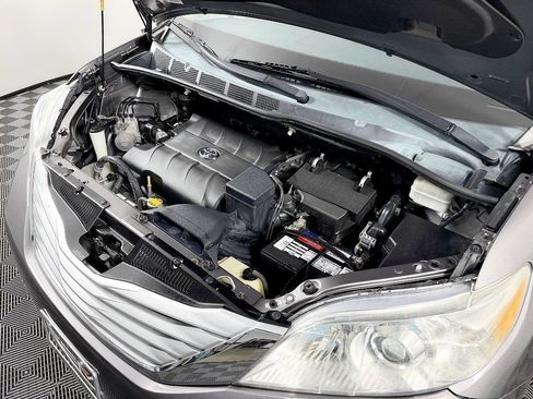 Used 2013 Toyota Sienna Limited w/ Premium Pkg AWD/4WD image 19