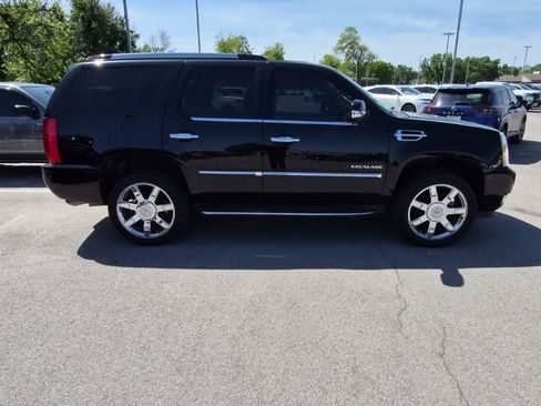Used 2013 Cadillac Escalade Luxury image 4