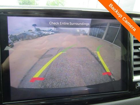 Used 2024 Chrysler Pacifica Touring-L FWD image 16