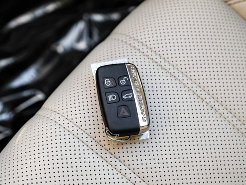 Used 2017 Land Rover Range Rover HSE AWD/4WD image 52