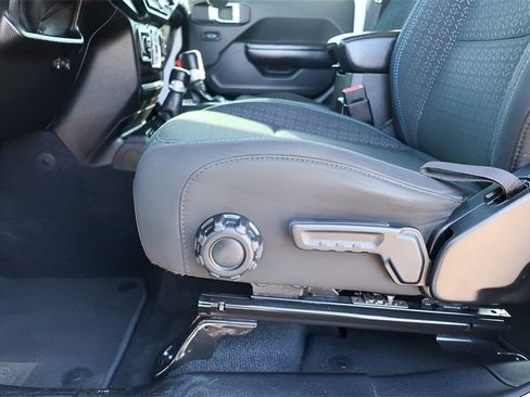 Used 2021 Jeep Wrangler Unlimited Islander image 16