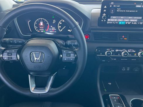 Used 2025 Honda Pilot Touring image 11