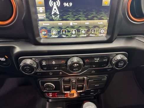 Used 2021 Jeep Gladiator Mojave AWD/4WD image 3