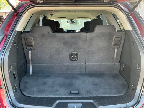 Used 2017 Chevrolet Traverse LT w/ Style and Technology Package image 12