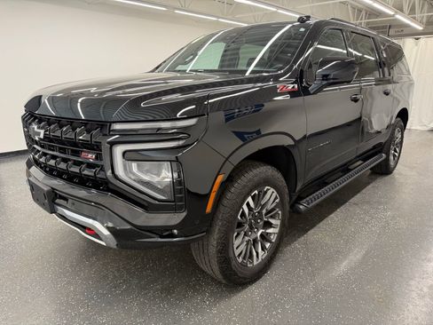 Used 2025 Chevrolet Suburban Z71 image 4