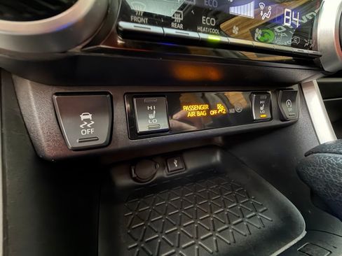 Used 2022 Toyota RAV4 XLE w/ Convenience Package image 25