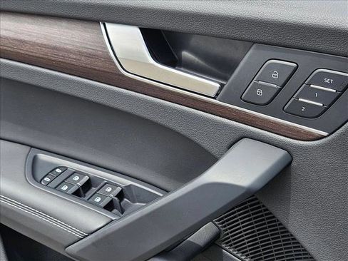 Certified 2025 Audi Q5 e Premium Plus AWD/4WD image 11